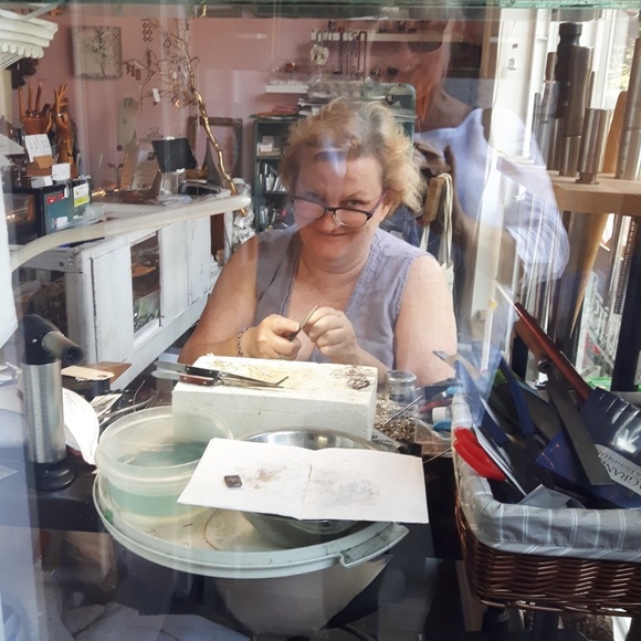 Meet your Posher, Anita Juliet - Picture 5 of 5